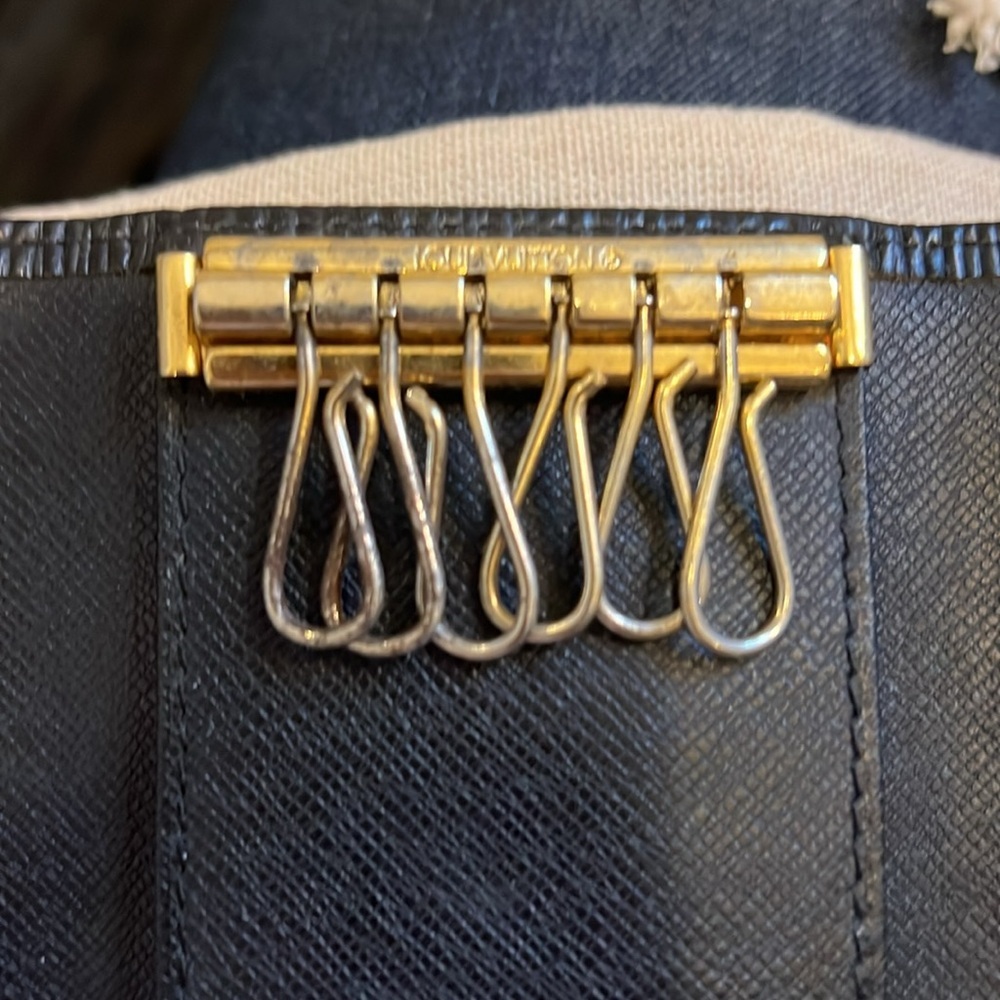 Louis Vuitton Epi Key Case - Picture 6 of 7